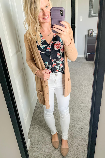 How to Style a Floral Top for Fall || White jeans with floral top