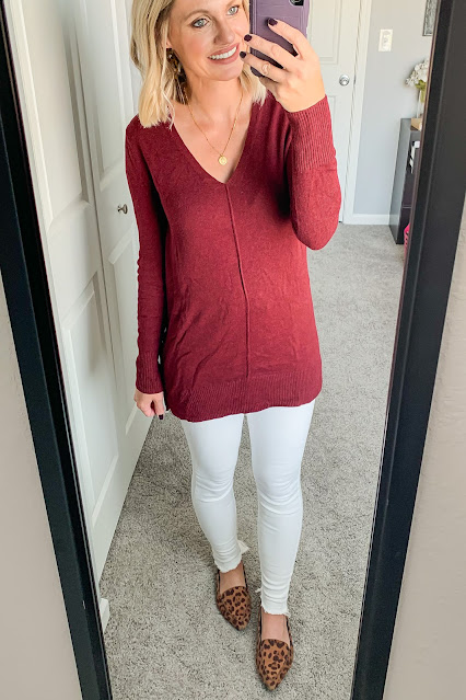Fall outfit with white jeans #whitejeans #falloufit