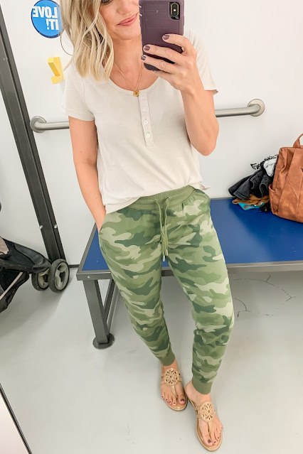 Old Navy jogger and scoop neck t-shirt #joggers