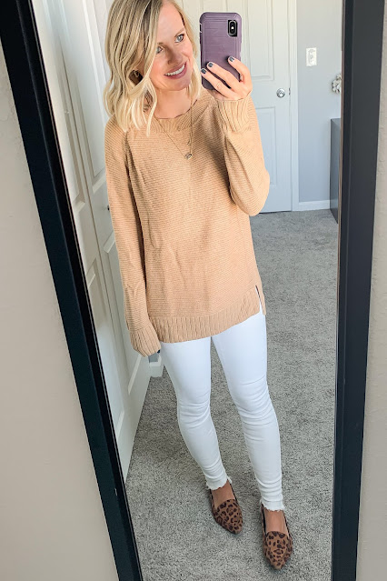 Fall outfit with white jeans #whitejeans #falloufit
