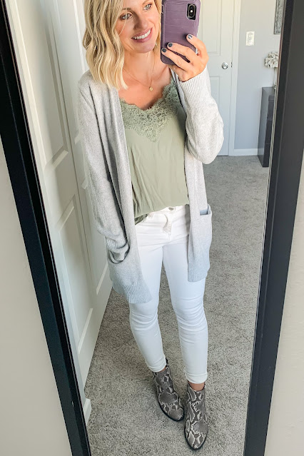Fall outfit with white jeans #whitejeans #falloufit