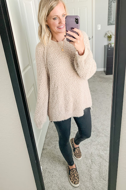 Mom-friendly outfit with faux leather leggings #fauxleatherleggings #leggings
