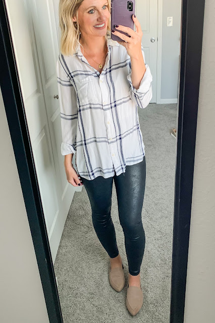 Mom-friendly outfit with faux leather leggings #fauxleatherleggings #leggings