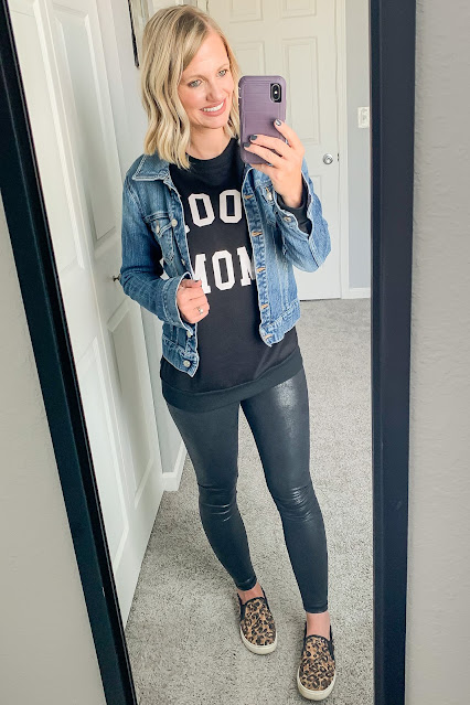 Mom-friendly outfit with faux leather leggings #fauxleatherleggings #leggings