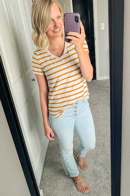 Cropped jeans. Early fall outfits #falloutfits #croppedjeans