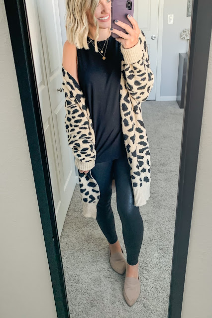 Mom-friendly outfit with faux leather leggings #fauxleatherleggings #leggings