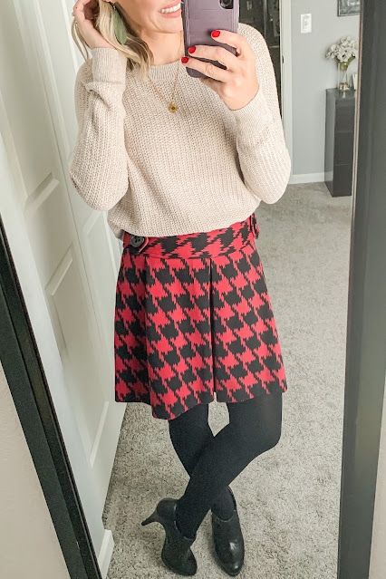 Red hounstooth skirt #skirtoutfit