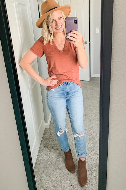 Mom jeans with hat and booties #mom jeans