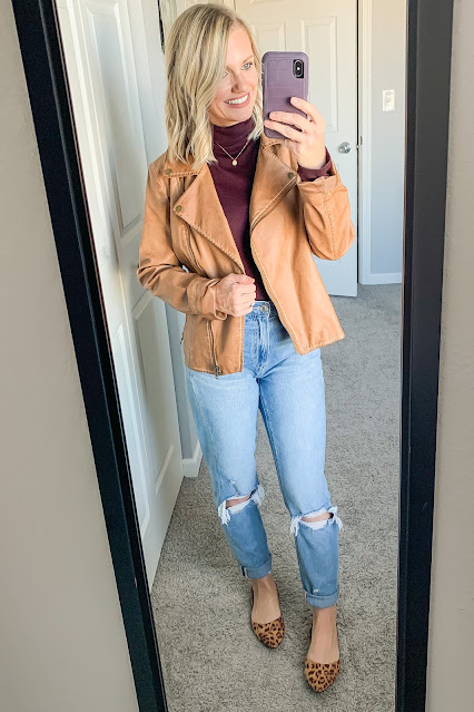 Moto jacket with mom jeans #momjeans