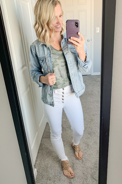 Mom-Friendly Outfits Wearing White Jeans