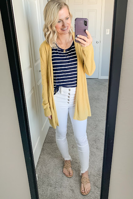 Mom-Friendly Outfits Wearing White Jeans