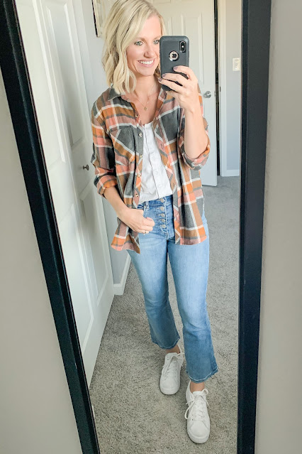 9 Fall Outfit Ideas With a Plaid Shirt