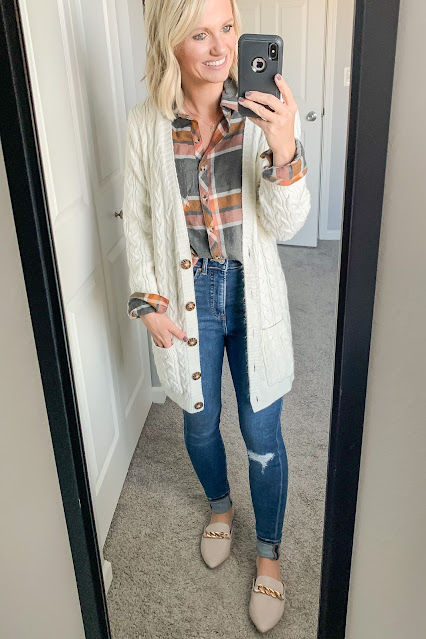 9 Fall Outfit Ideas With a Plaid Shirt