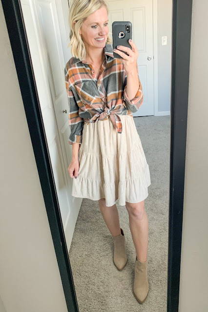 9 Fall Outfit Ideas With a Plaid Shirt