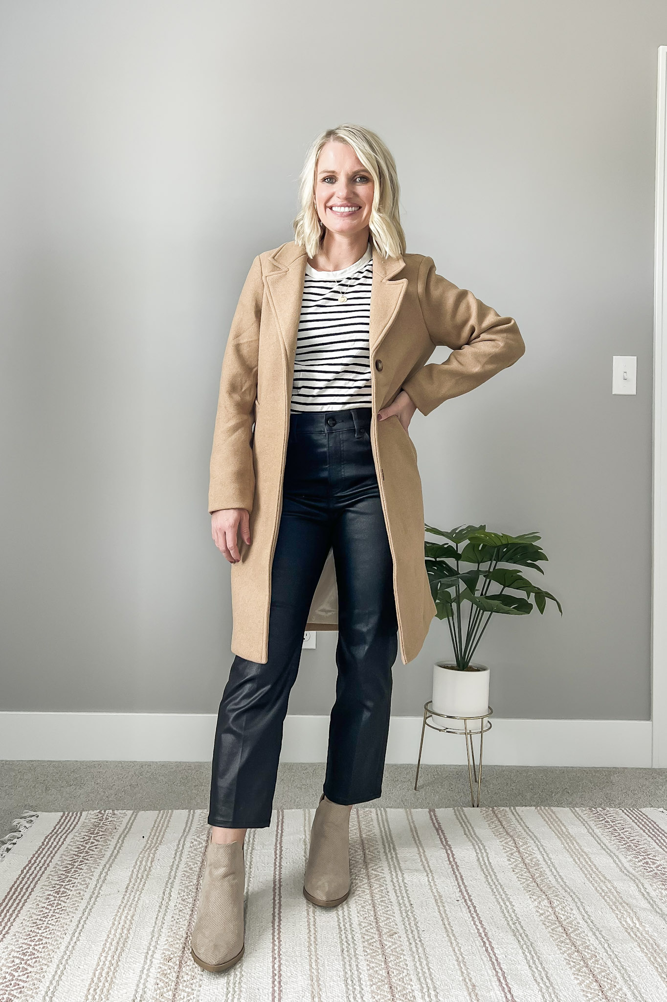 Coated black jeans with dad coat