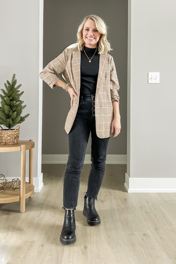 Black jeans with chelsea boots and a blazer.