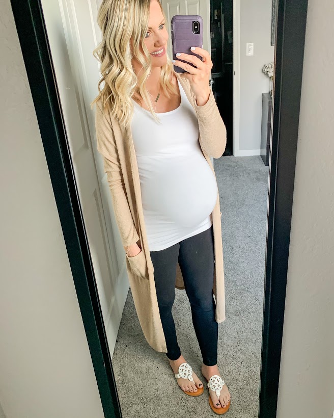 Maternity leggings with duster cardigan Maternity leggings are essential maternity clothes.