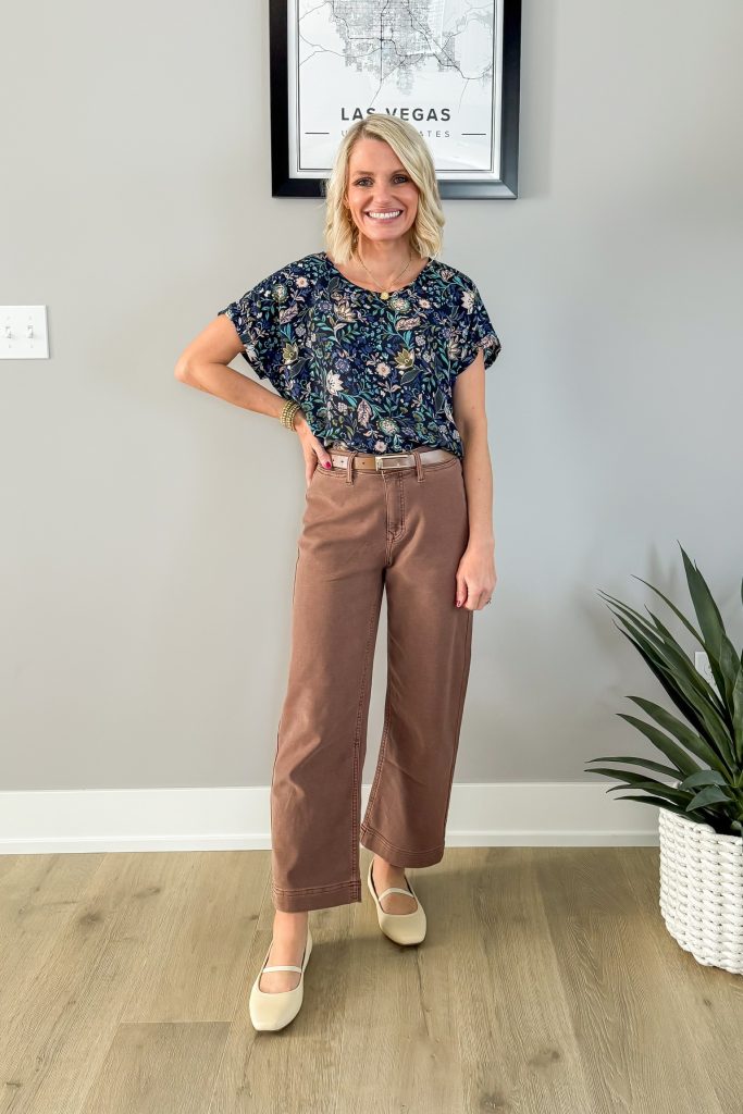 how to wear brown pants with a floral statement top and ballet flats