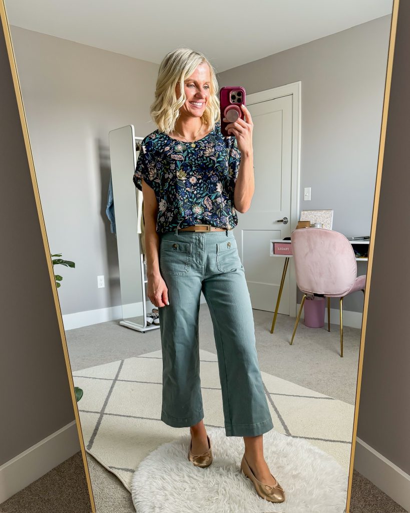 how to wear wide-leg pants for petite women outfit idea with floral top