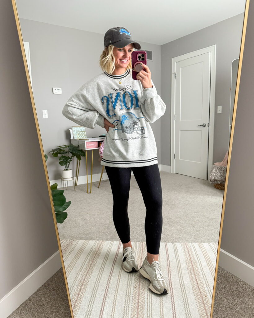 fall mom outfit leggings and oversized sweatshirt