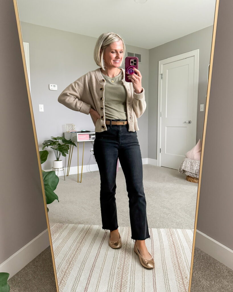 fall mom outfit black jeans and cardigan outfit