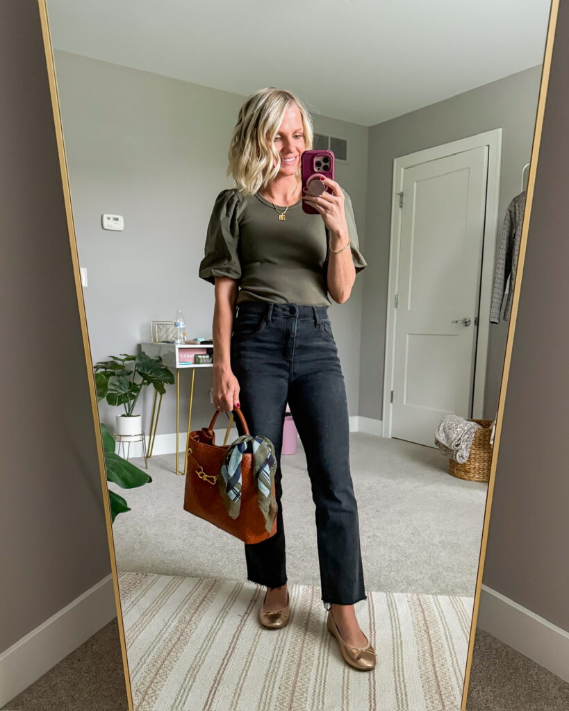 fall mom outfir idea black pants and statement top